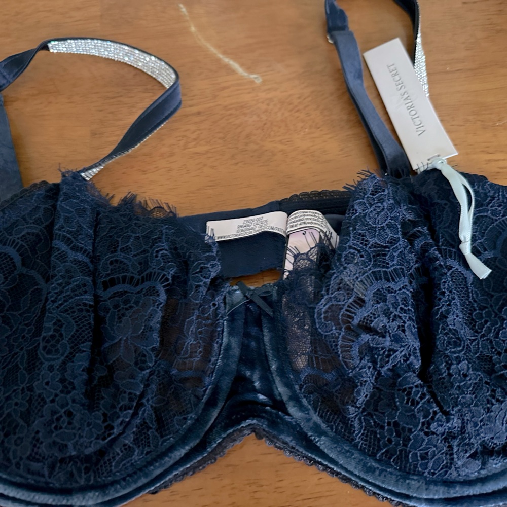 Women’s underwire velvet cups rhinestone embellished straps.